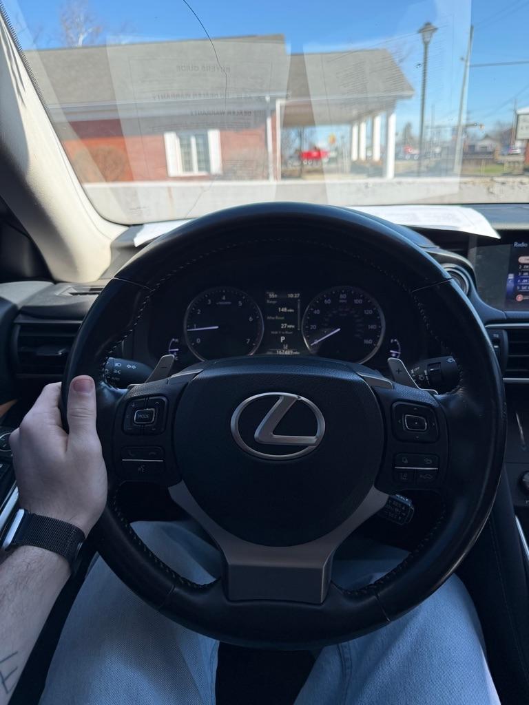 Lexus IS  2019