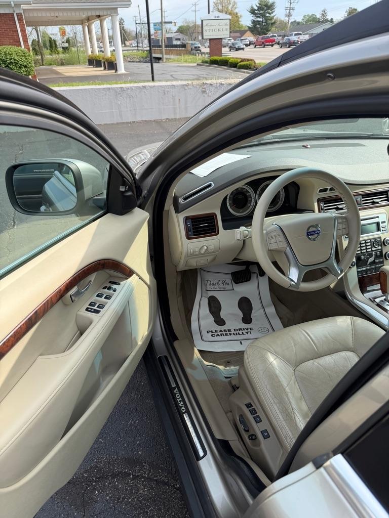 Volvo XC70  2011