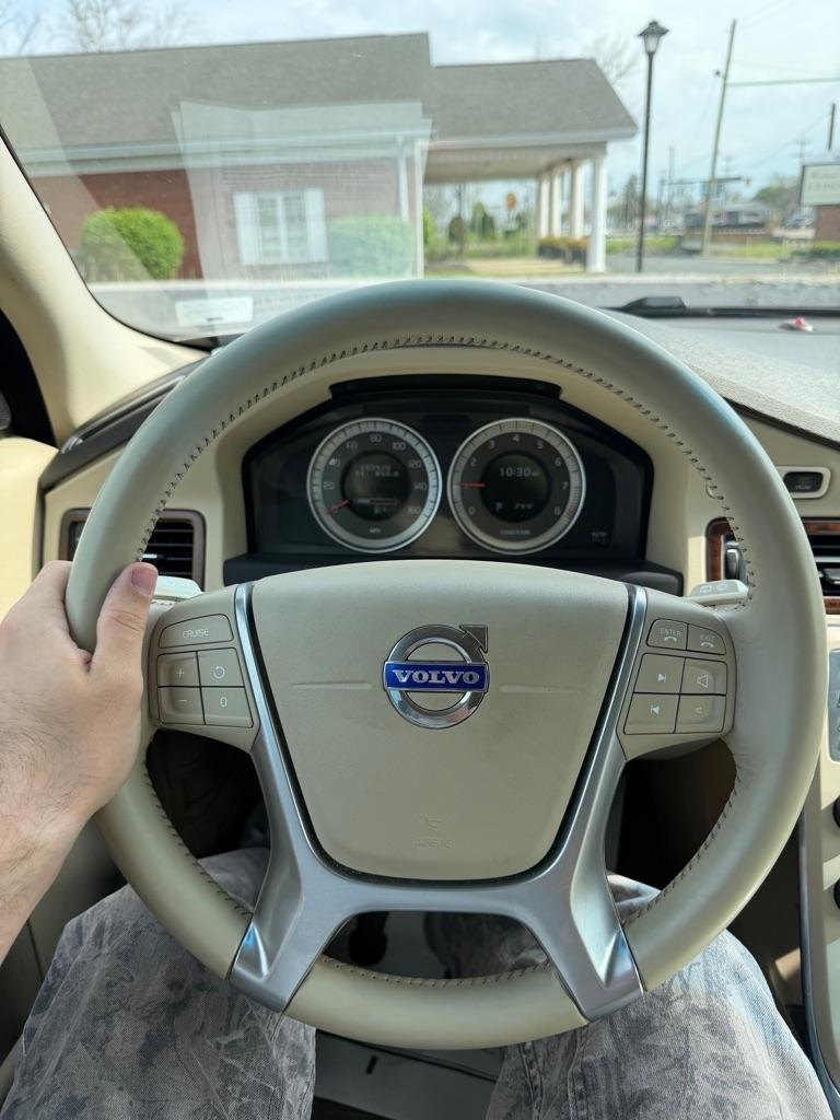 Volvo XC70  2011