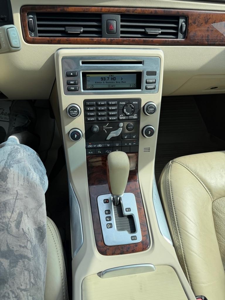 Volvo XC70  2011