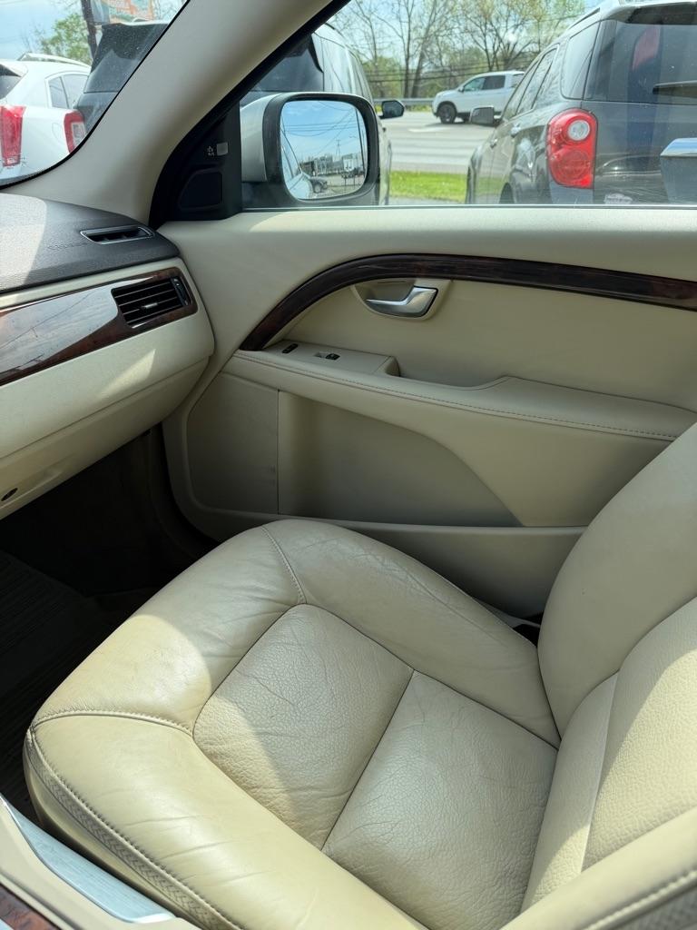 Volvo XC70  2011