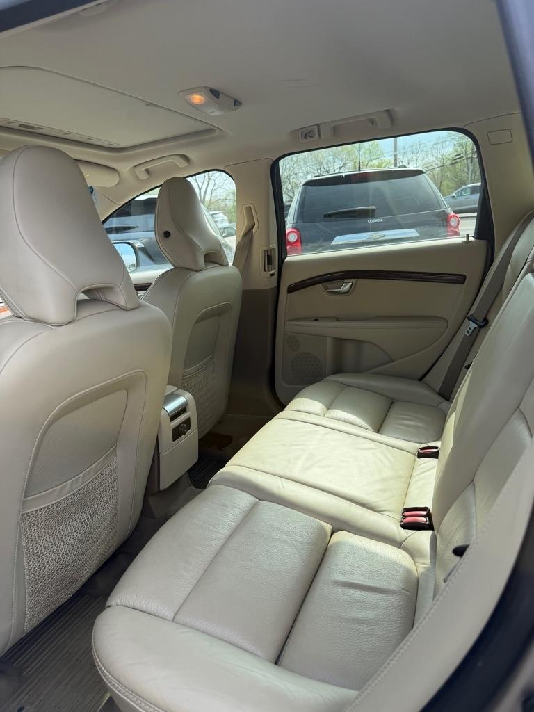 Volvo XC70  2011