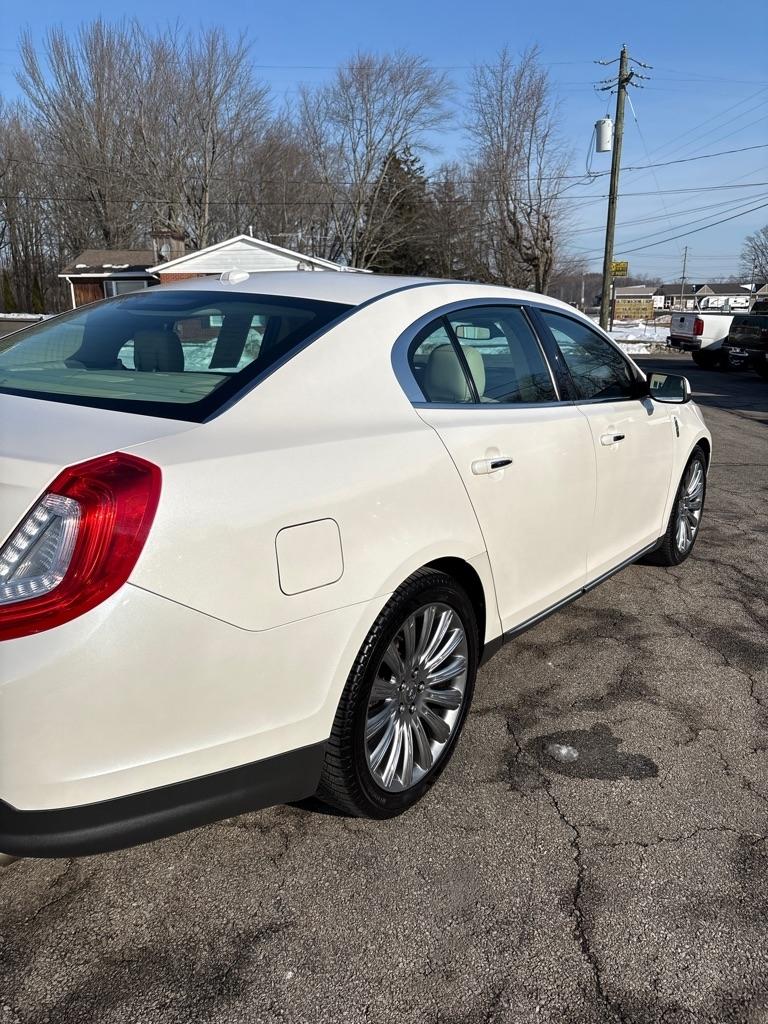 Lincoln MKS  2016