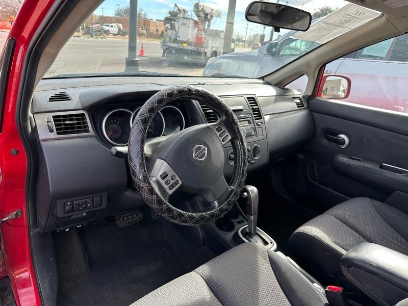 Nissan Versa 1.8 S Hatchback 2009
