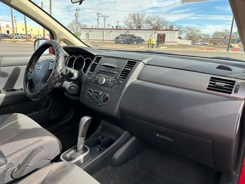Nissan Versa 1.8 S Hatchback 2009