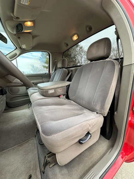 Dodge Ram 1500 2dr Reg Cab 120.5 SLT 2004