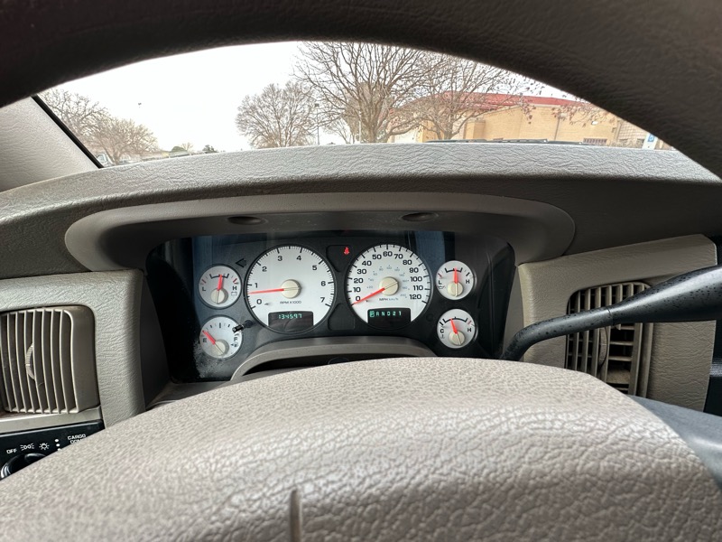 Dodge Ram 1500 2dr Reg Cab 120.5 SLT 2004