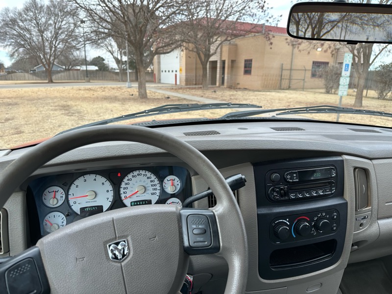 Dodge Ram 1500 2dr Reg Cab 120.5 SLT 2004