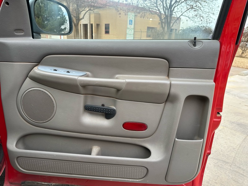 Dodge Ram 1500 2dr Reg Cab 120.5 SLT 2004