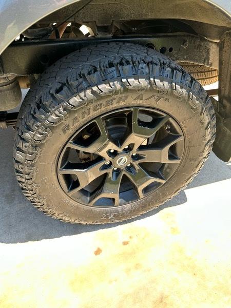 Nissan Frontier SV Crew Cab 4X4 V6 2019