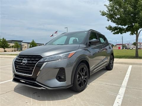 2022 Nissan Kicks SR