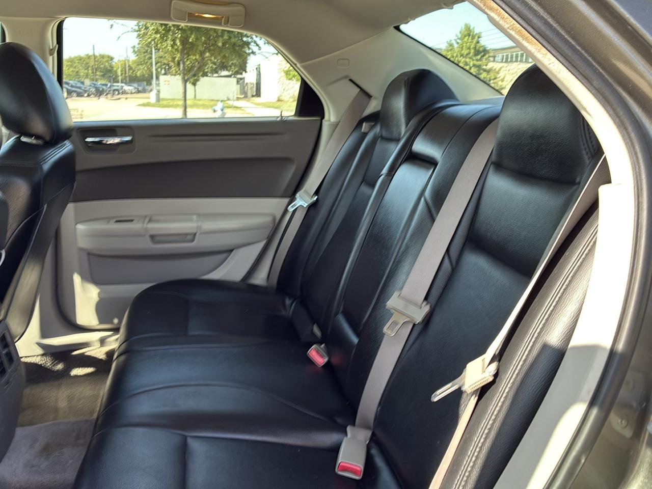 2008 Chrysler 300 LX - Photo 24