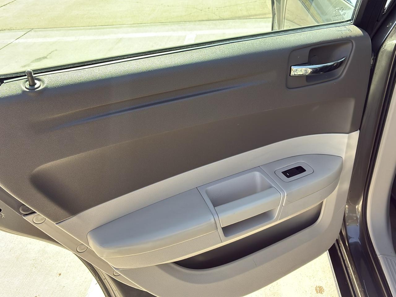 2008 Chrysler 300 LX - Photo 25
