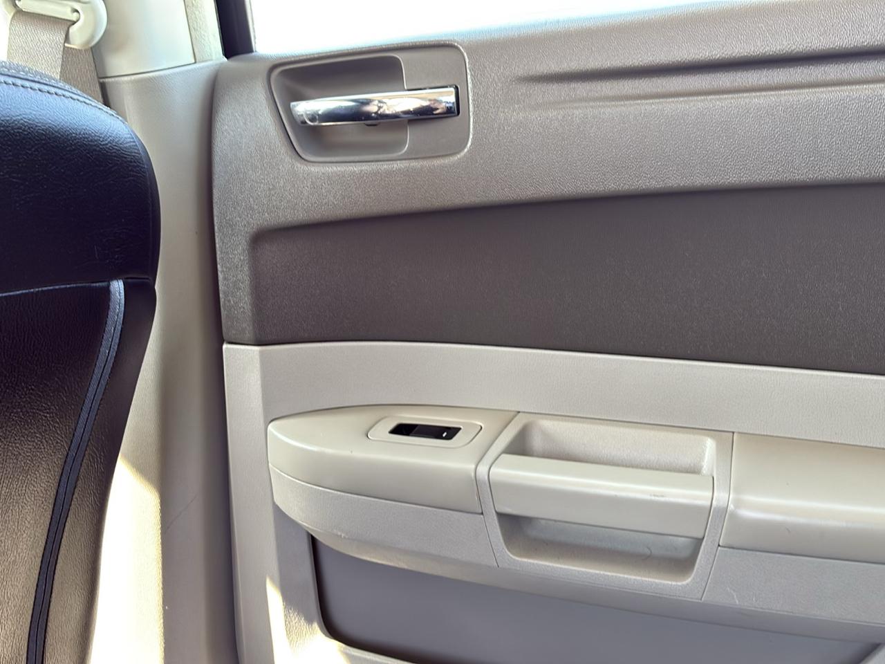 2008 Chrysler 300 LX - Photo 32