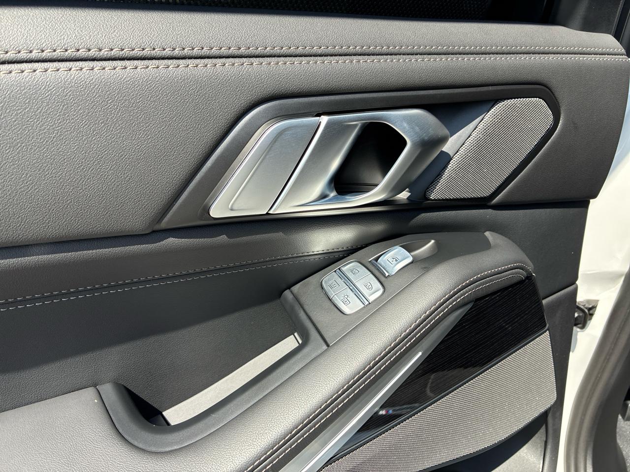 BMW X7 M60i 2025