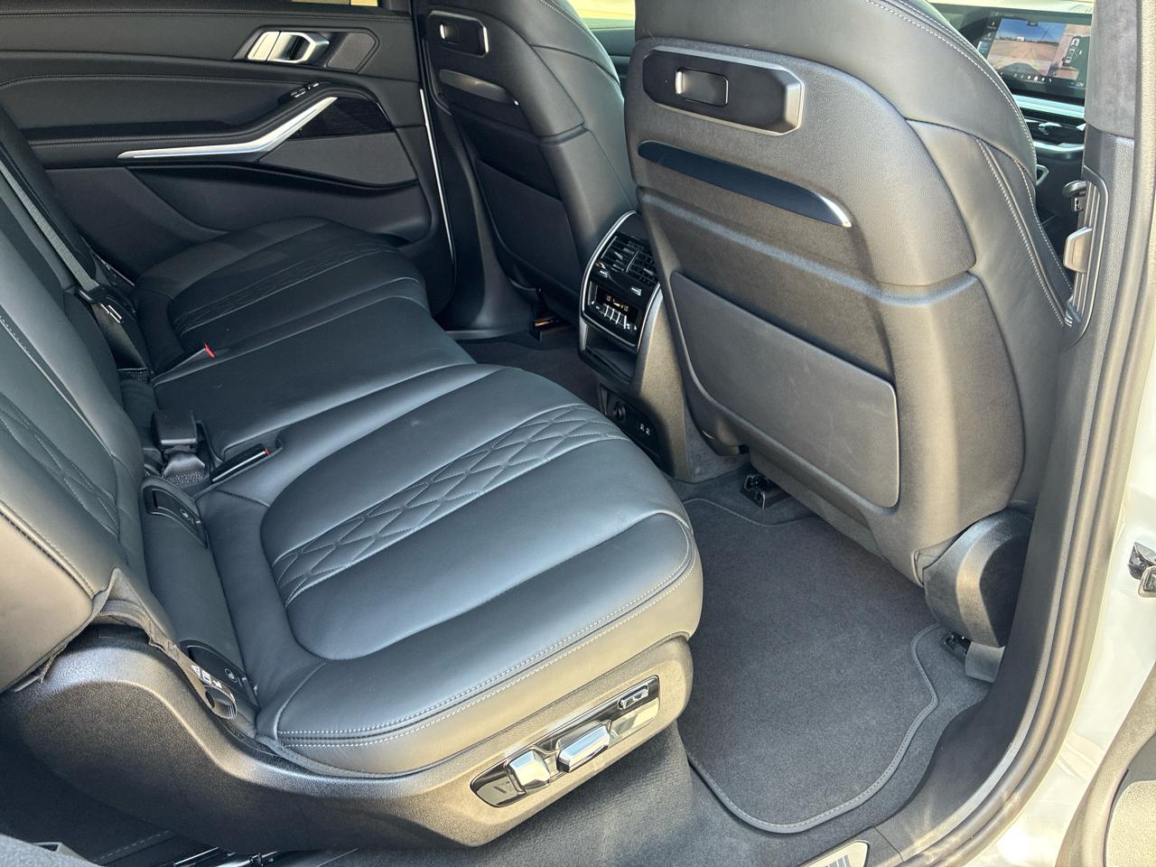 BMW X7 M60i 2025