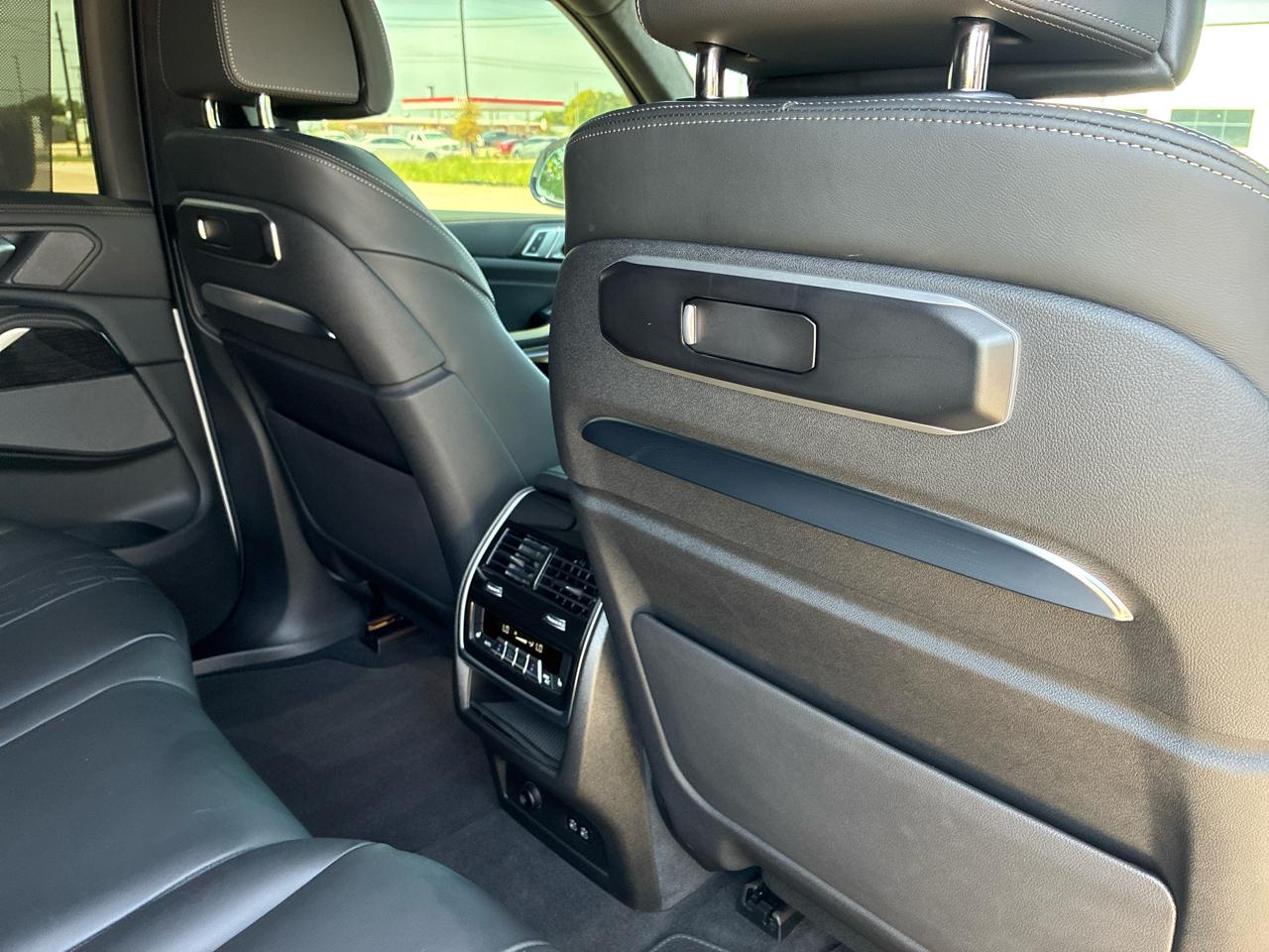 BMW X7 M60i 2025