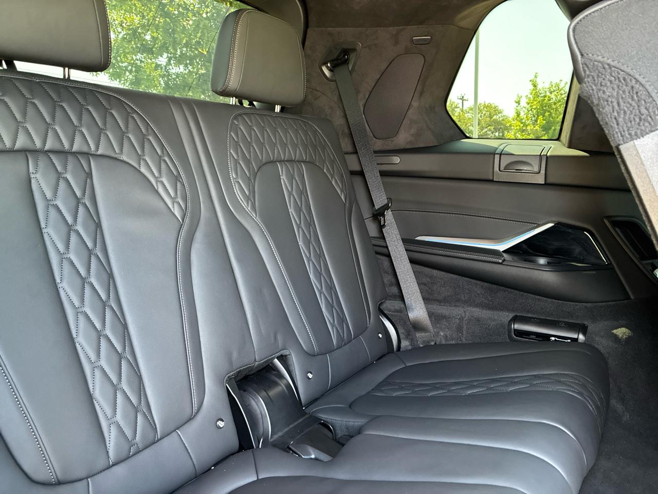 BMW X7 M60i 2025