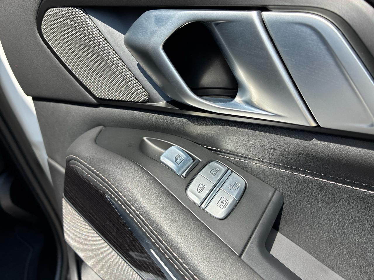 BMW X7 M60i 2025