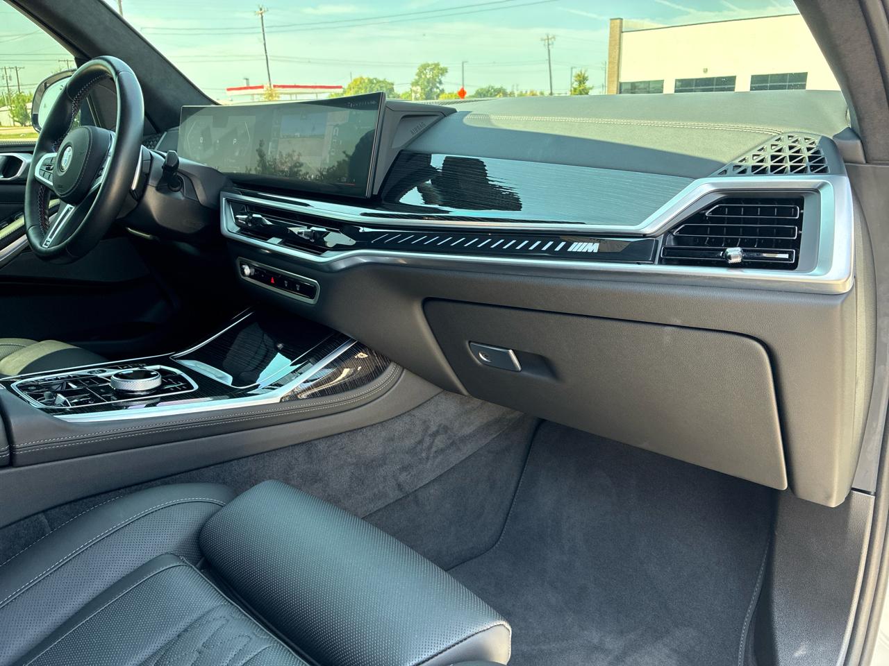 BMW X7 M60i 2025