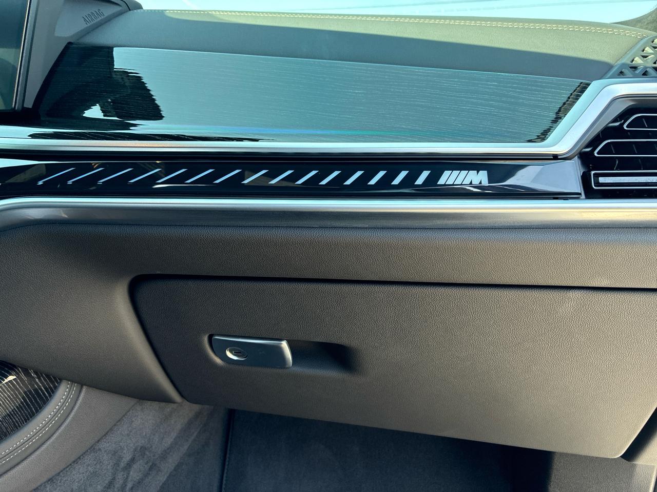 BMW X7 M60i 2025