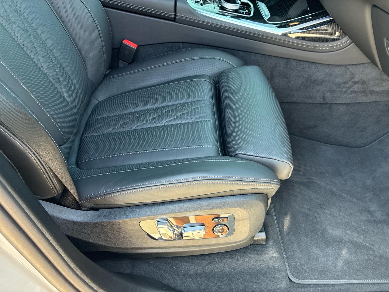 BMW X7 M60i 2025