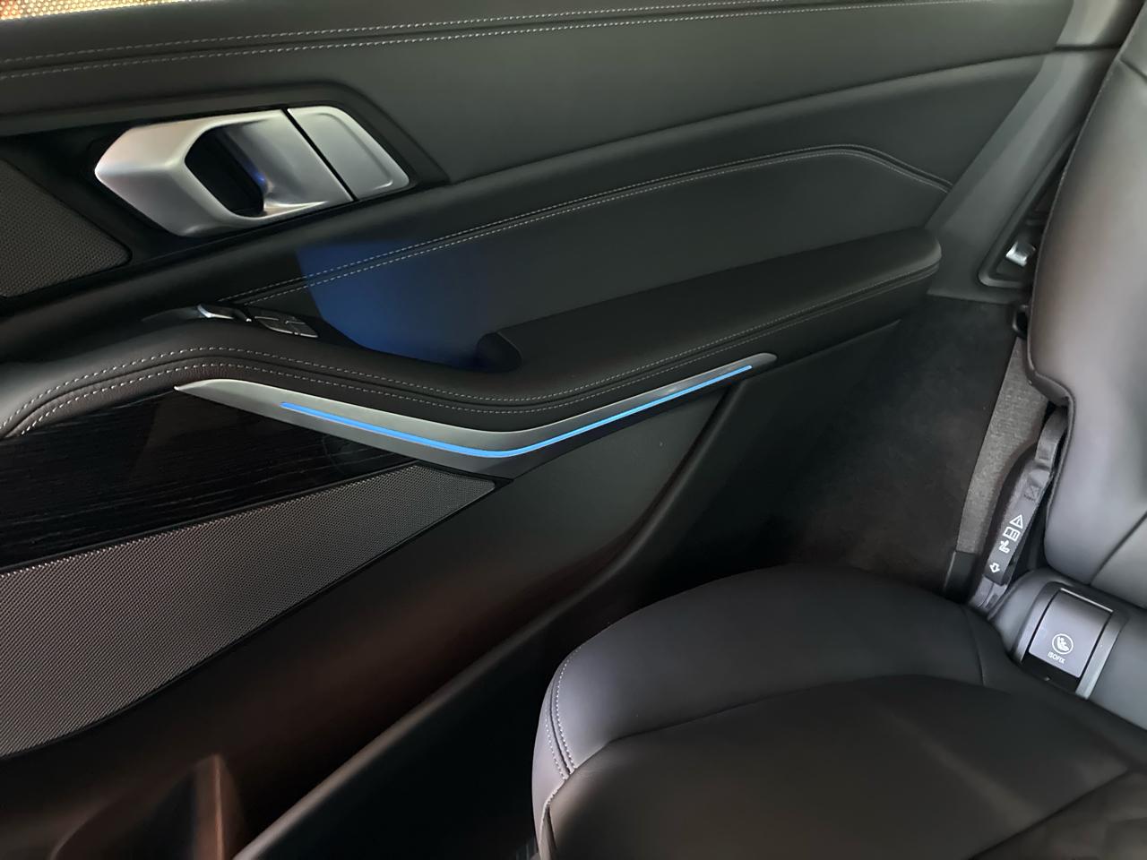 BMW X7 M60i 2025