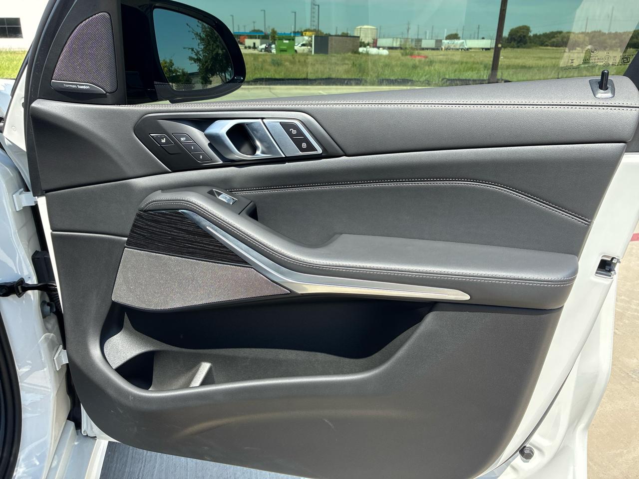 BMW X7 M60i 2025
