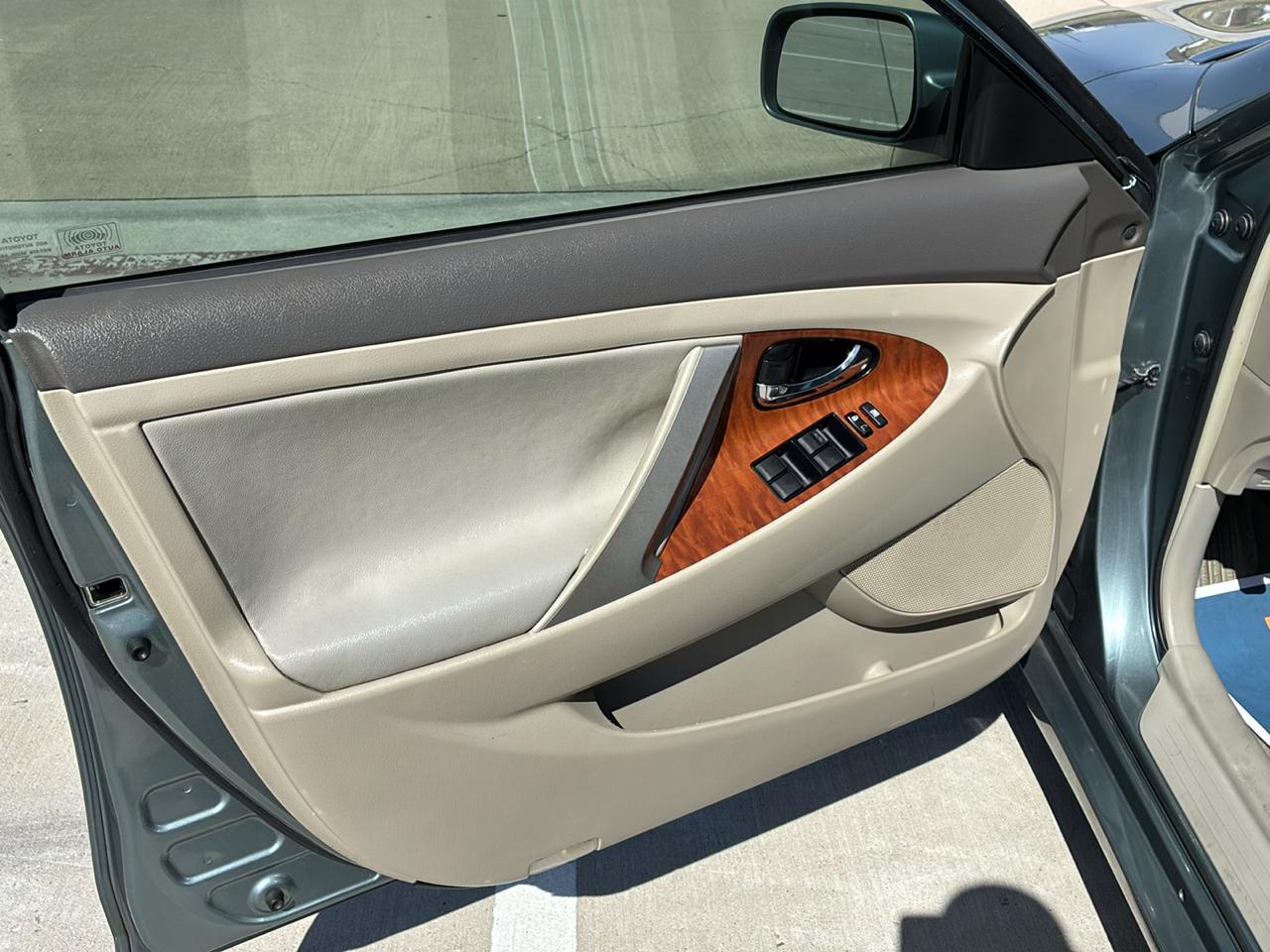 Toyota Camry SE 5-Spd AT 2009