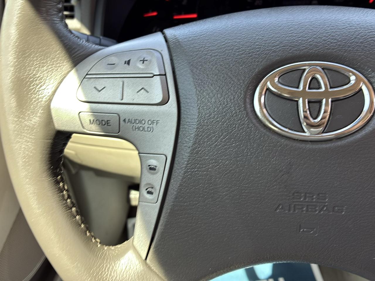 Toyota Camry SE 5-Spd AT 2009