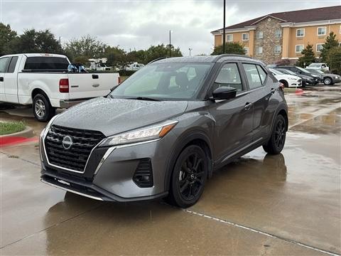 2022 Nissan Kicks SR