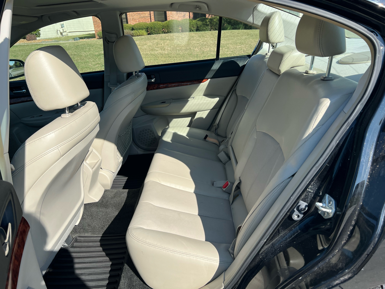 Subaru Legacy 2.5i Limited 2012