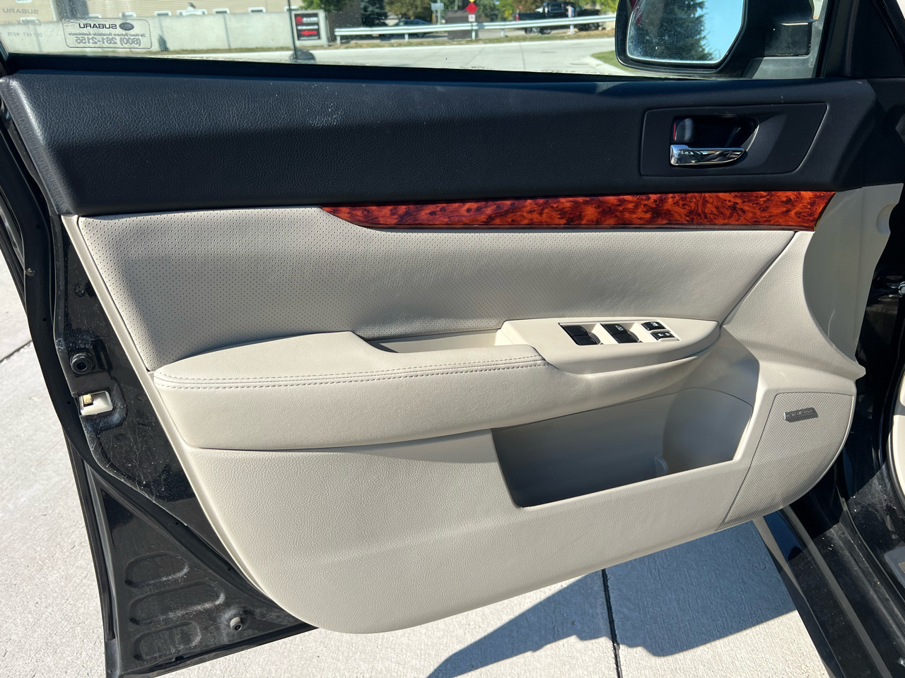 Subaru Legacy 2.5i Limited 2012