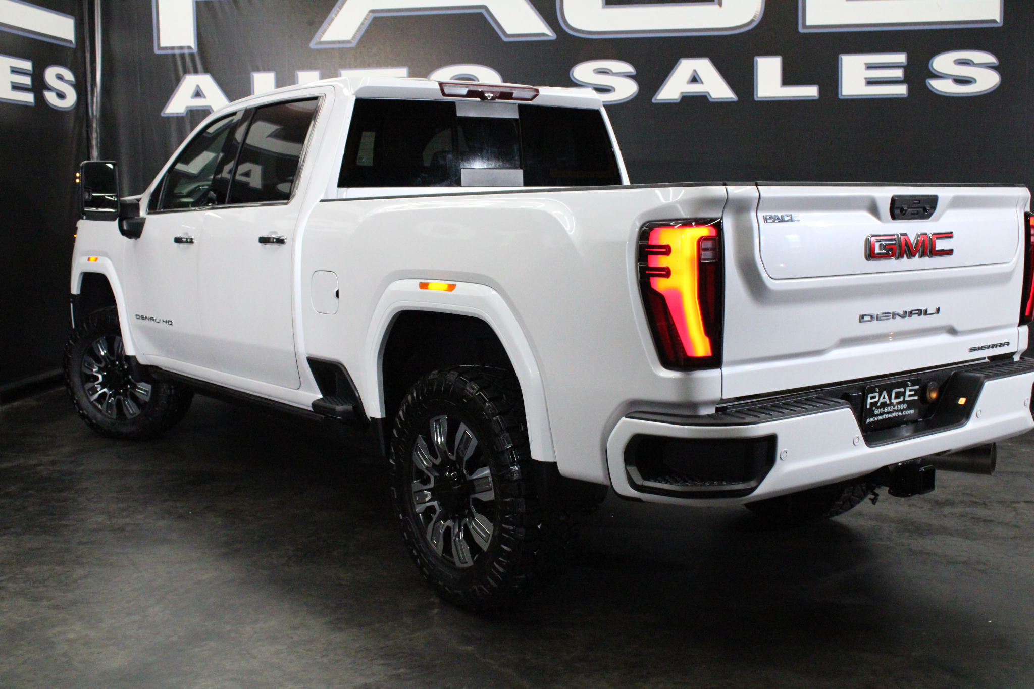 GMC Sierra 2500HD 4WD Crew Cab 159" Denali 2024 GMC Sierra 2500HD 4WD Crew Cab 159" Denali 2024