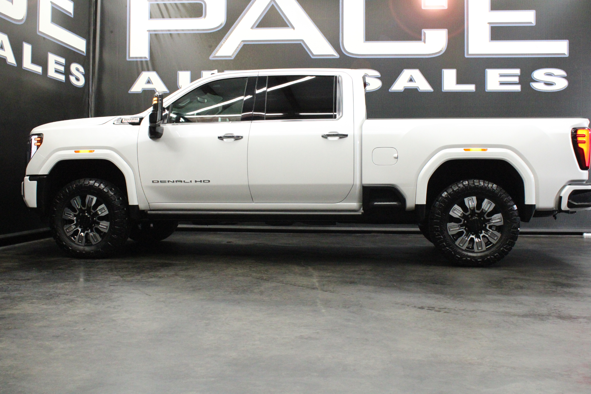 GMC Sierra 2500HD 4WD Crew Cab 159" Denali 2024 GMC Sierra 2500HD 4WD Crew Cab 159" Denali 2024