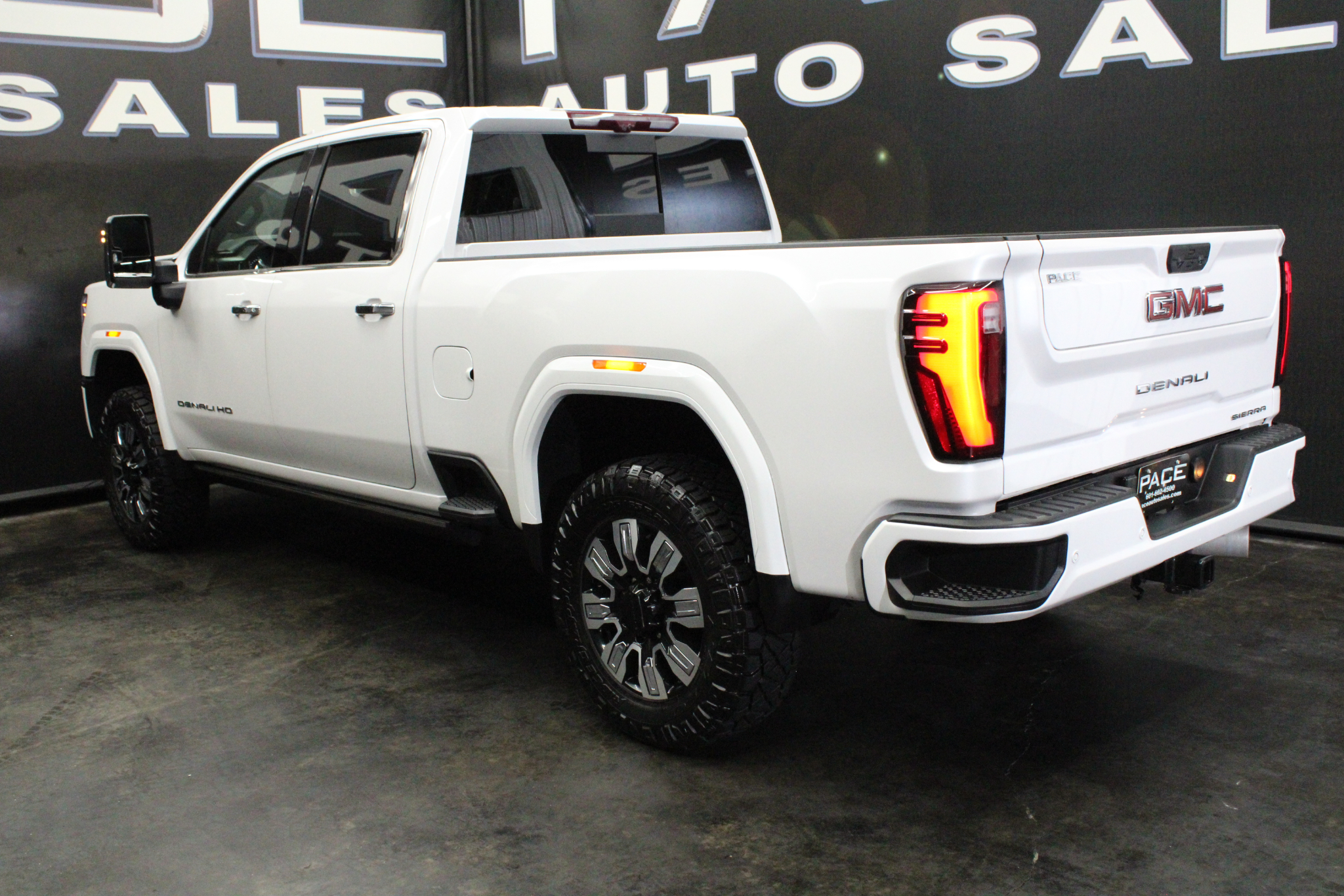 GMC Sierra 2500HD 4WD Crew Cab 159" Denali 2024 GMC Sierra 2500HD 4WD Crew Cab 159" Denali 2024