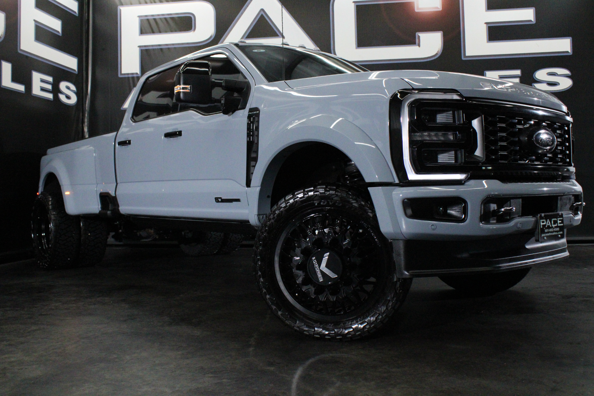 2024 Ford Super Duty F-450 DRW Platinum 4WD Crew Cab 8' Box