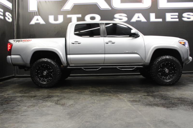 2017 Toyota Tacoma SR5 Sport TRD Pro photo 2