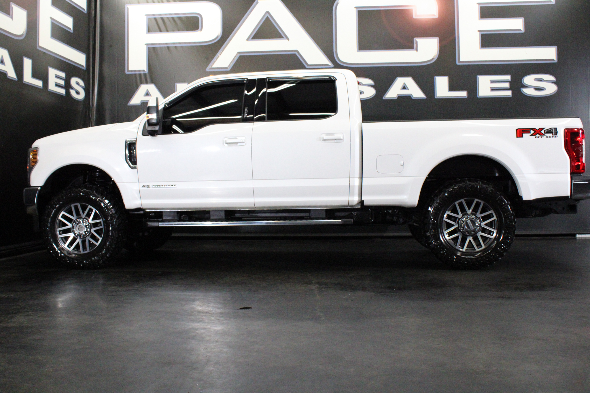 Ford Super Duty F-250 SRW Lariat 4WD Crew Cab 6.75' Box 2019 Ford Super Duty F-250 SRW Lariat 4WD Crew Cab 6.75' Box 2019