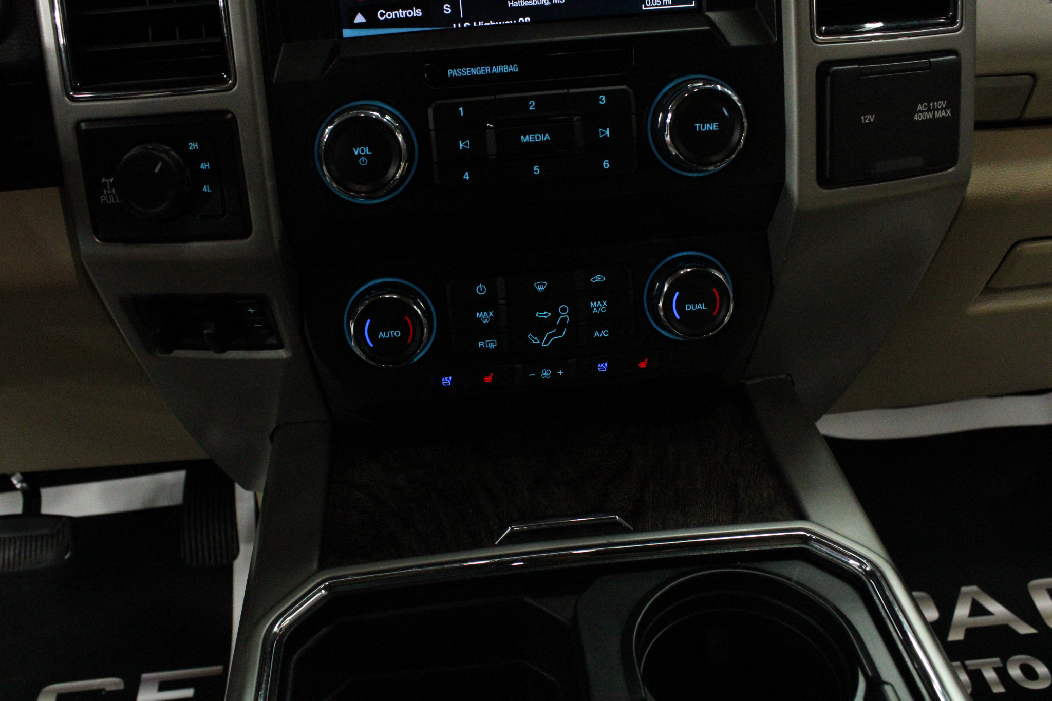 Ford Super Duty F-250 SRW Lariat 4WD Crew Cab 6.75' Box 2019 Ford Super Duty F-250 SRW Lariat 4WD Crew Cab 6.75' Box 2019