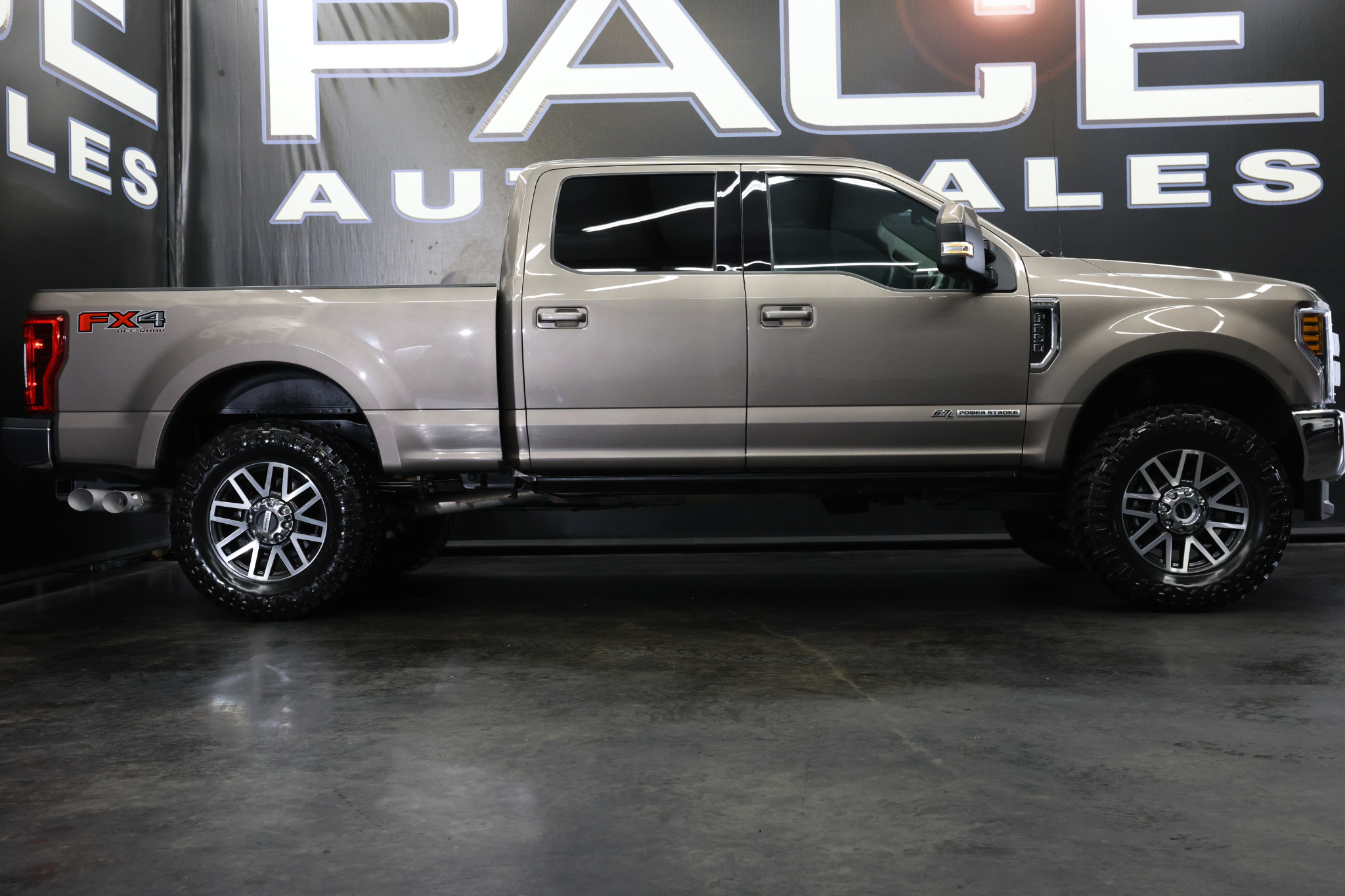 Ford Super Duty F-250 SRW Lariat 4WD Crew Cab 6.75' Box 2018 Ford Super Duty F-250 SRW Lariat 4WD Crew Cab 6.75' Box 2018