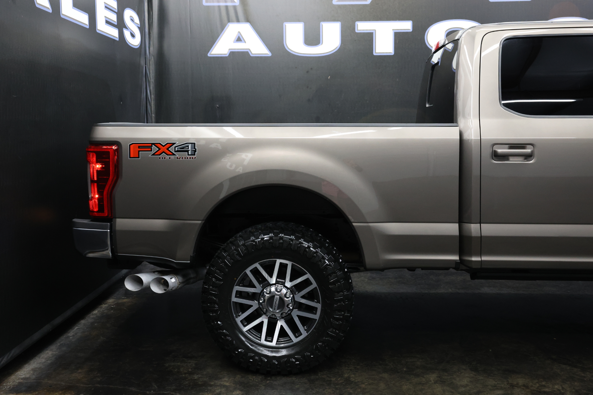 Ford Super Duty F-250 SRW Lariat 4WD Crew Cab 6.75' Box 2018 Ford Super Duty F-250 SRW Lariat 4WD Crew Cab 6.75' Box 2018