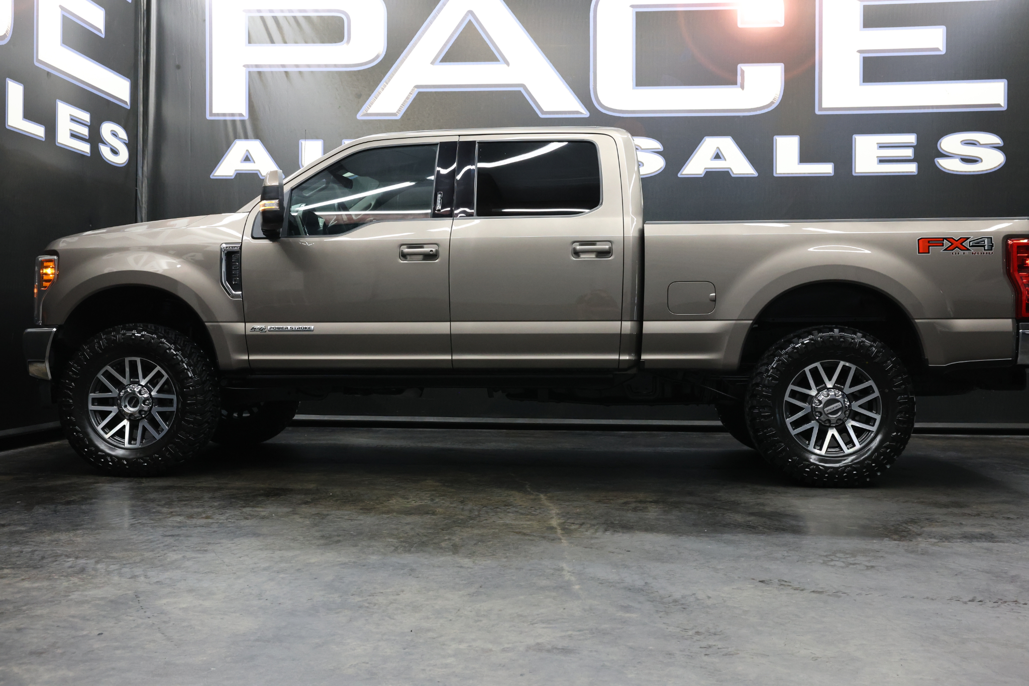 Ford Super Duty F-250 SRW Lariat 4WD Crew Cab 6.75' Box 2018 Ford Super Duty F-250 SRW Lariat 4WD Crew Cab 6.75' Box 2018