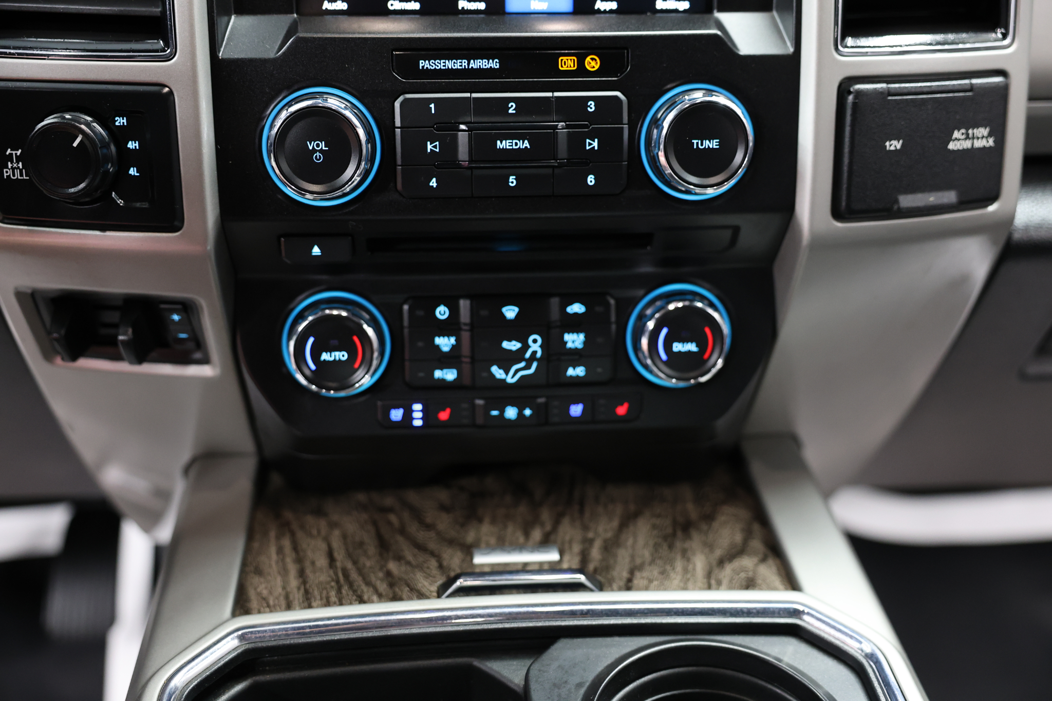 Ford Super Duty F-250 SRW Lariat 4WD Crew Cab 6.75' Box 2018 Ford Super Duty F-250 SRW Lariat 4WD Crew Cab 6.75' Box 2018