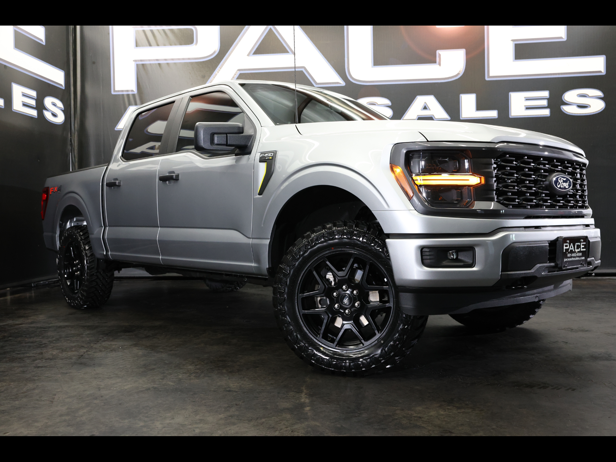 Ford F-150 STX 4WD SuperCrew 5.5' Box 2024 Ford F-150 STX 4WD SuperCrew 5.5' Box 2024