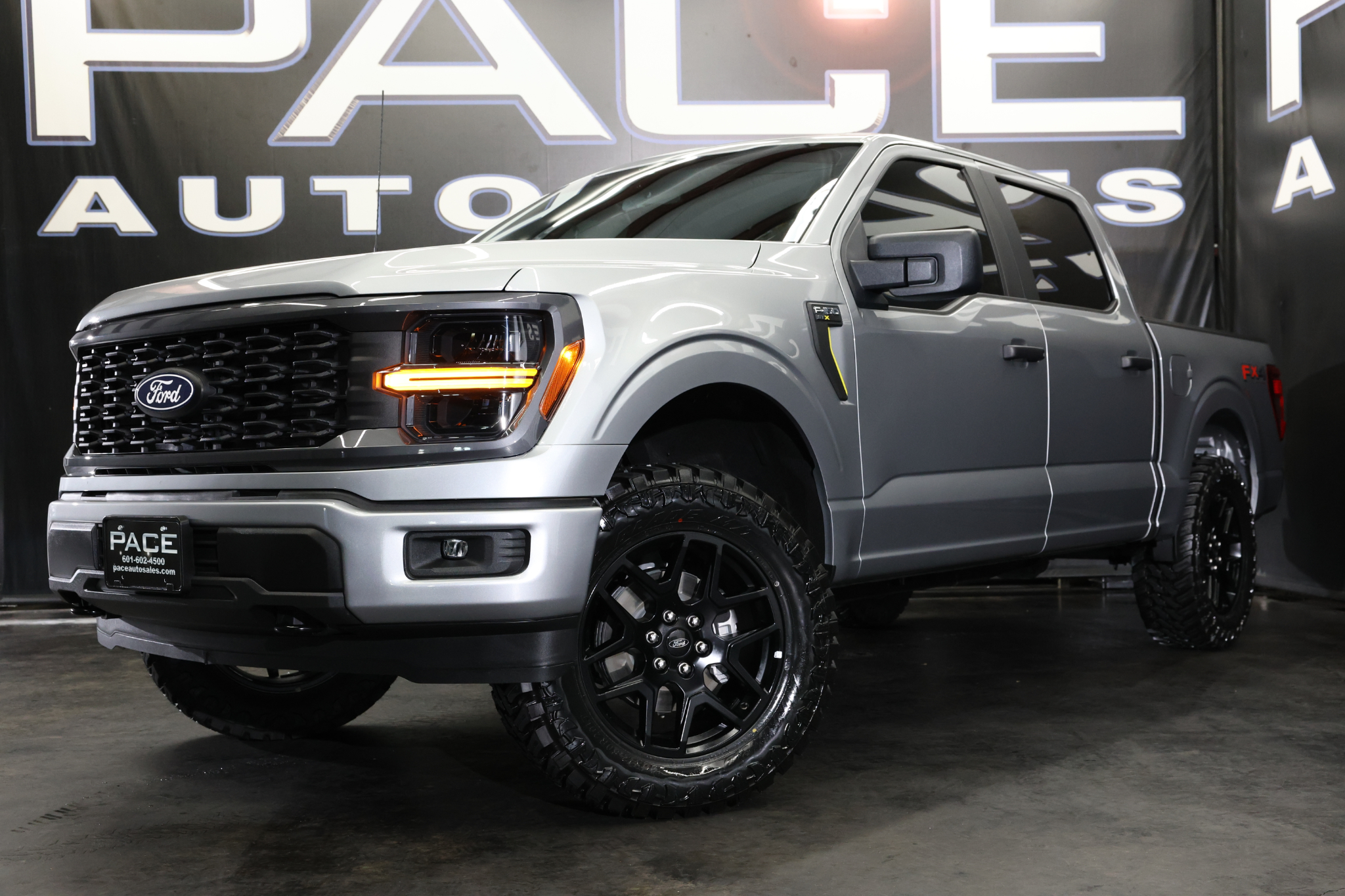 Ford F-150 STX 4WD SuperCrew 5.5' Box 2024 Ford F-150 STX 4WD SuperCrew 5.5' Box 2024
