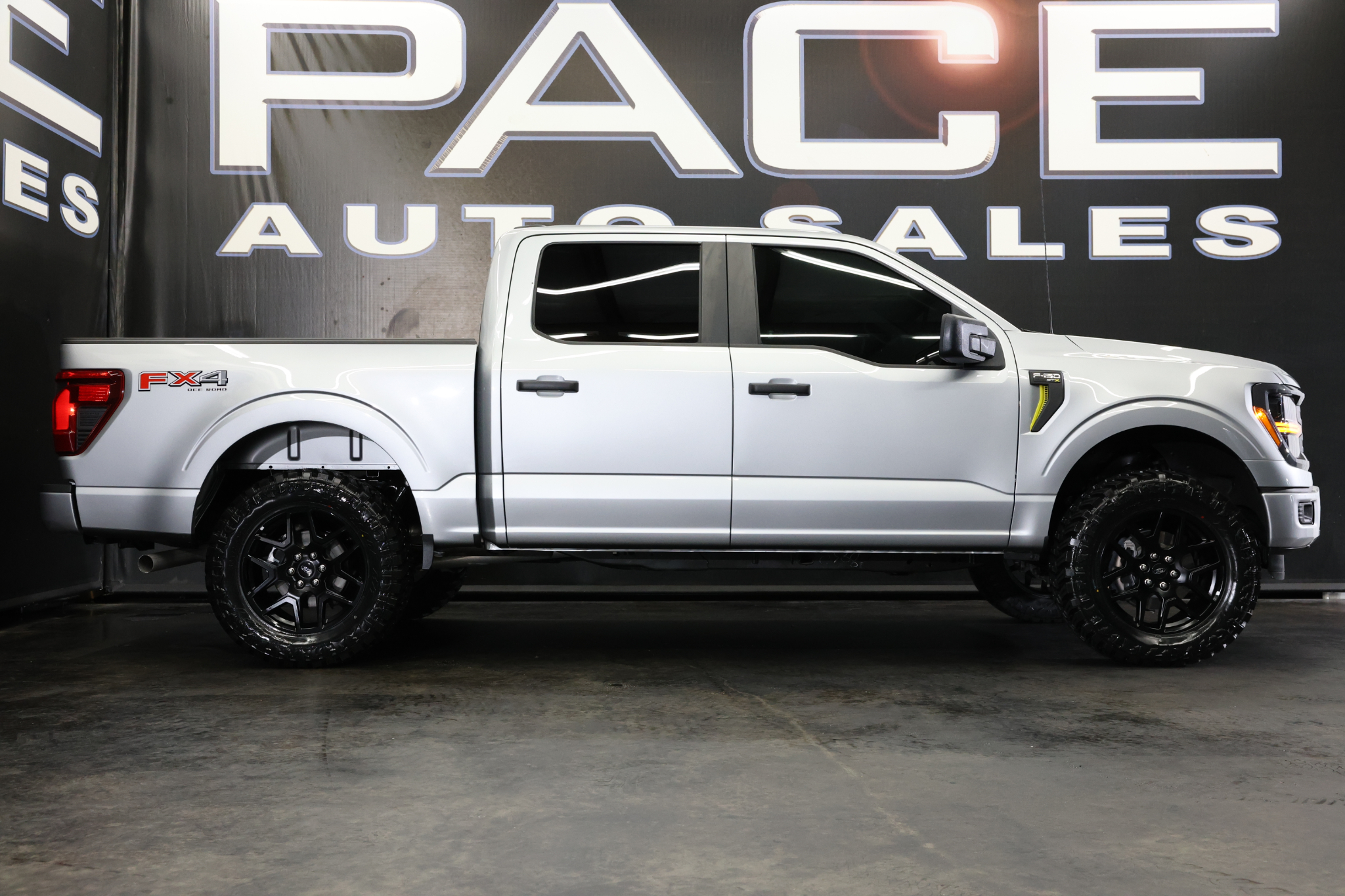 Ford F-150 STX 4WD SuperCrew 5.5' Box 2024 Ford F-150 STX 4WD SuperCrew 5.5' Box 2024