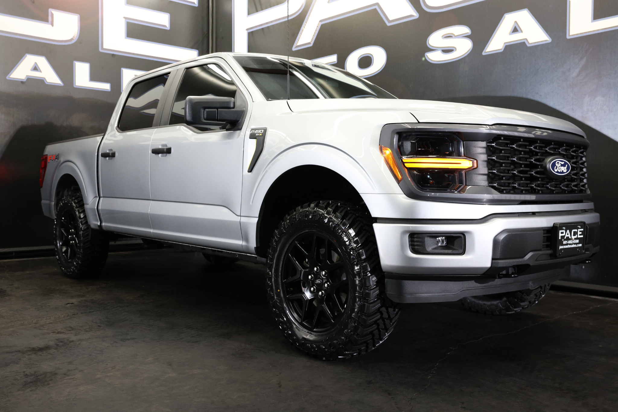 Ford F-150 STX 4WD SuperCrew 5.5' Box 2024 Ford F-150 STX 4WD SuperCrew 5.5' Box 2024
