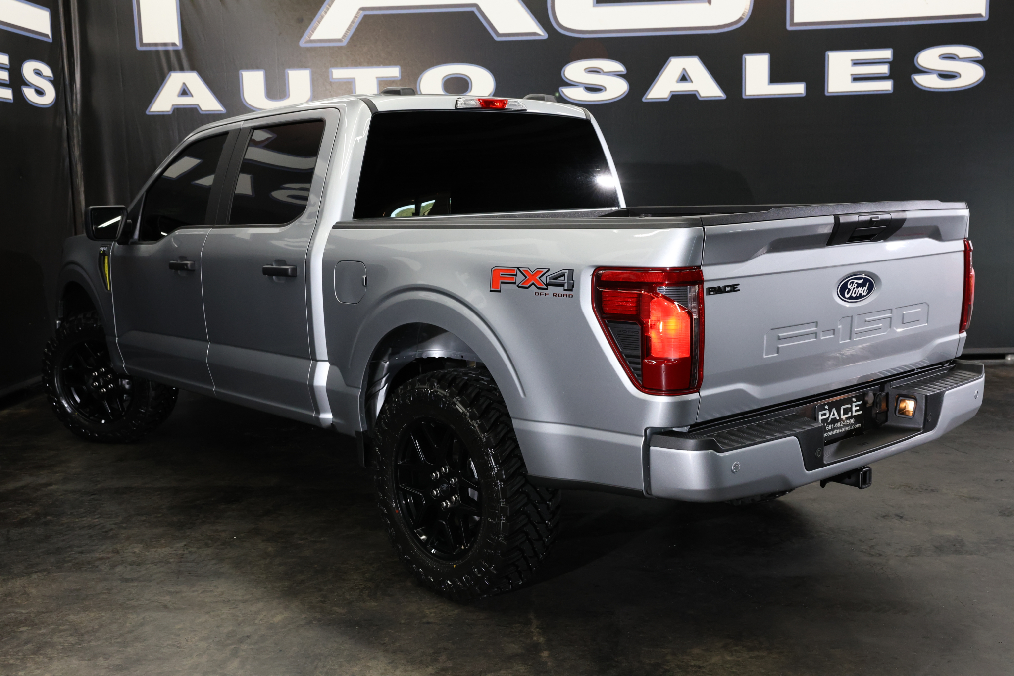 Ford F-150 STX 4WD SuperCrew 5.5' Box 2024 Ford F-150 STX 4WD SuperCrew 5.5' Box 2024