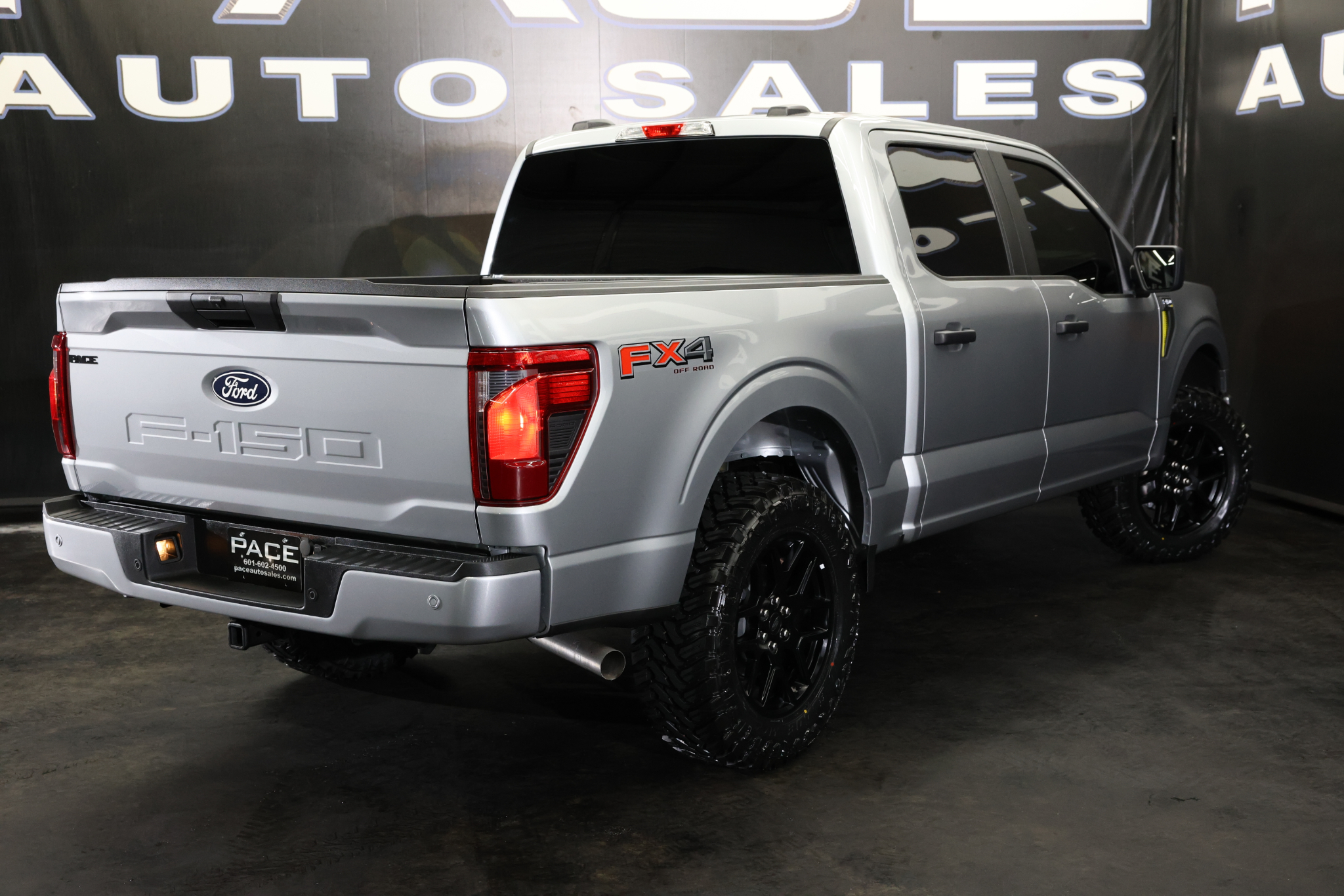 Ford F-150 STX 4WD SuperCrew 5.5' Box 2024 Ford F-150 STX 4WD SuperCrew 5.5' Box 2024